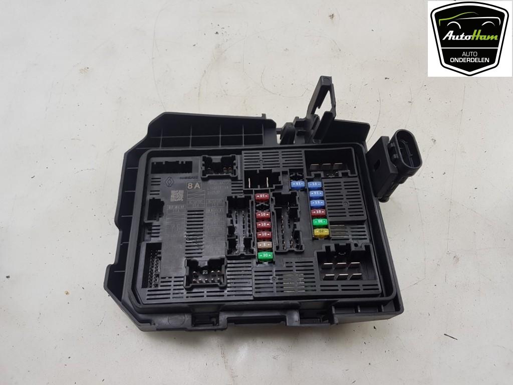ZEKERINGKAST Dacia Sandero III (01-2019/-) (|284B64435R|), Auto-onderdelen, Elektronica en Kabels, Dacia, Gebruikt