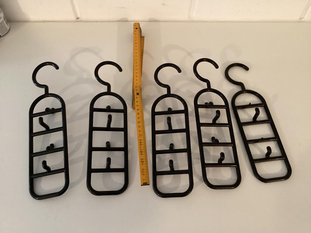 Cintres peu encombrants (5 pièces), Enlèvement, Plastique