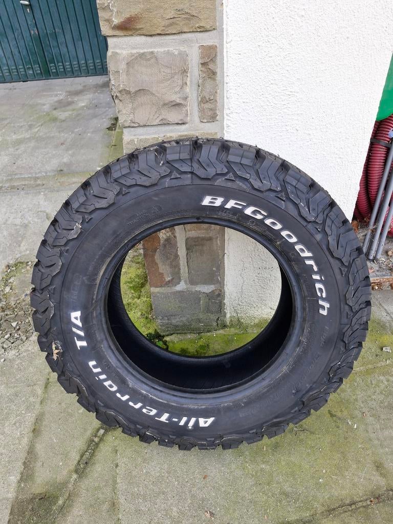 1 pneu BF GOORICH ALL TERRAIN
225/70R16
Neuf !