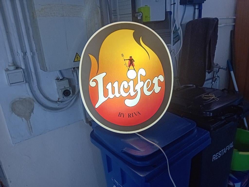 Enseigne lumineuse Lucifer, Enlèvement ou Envoi