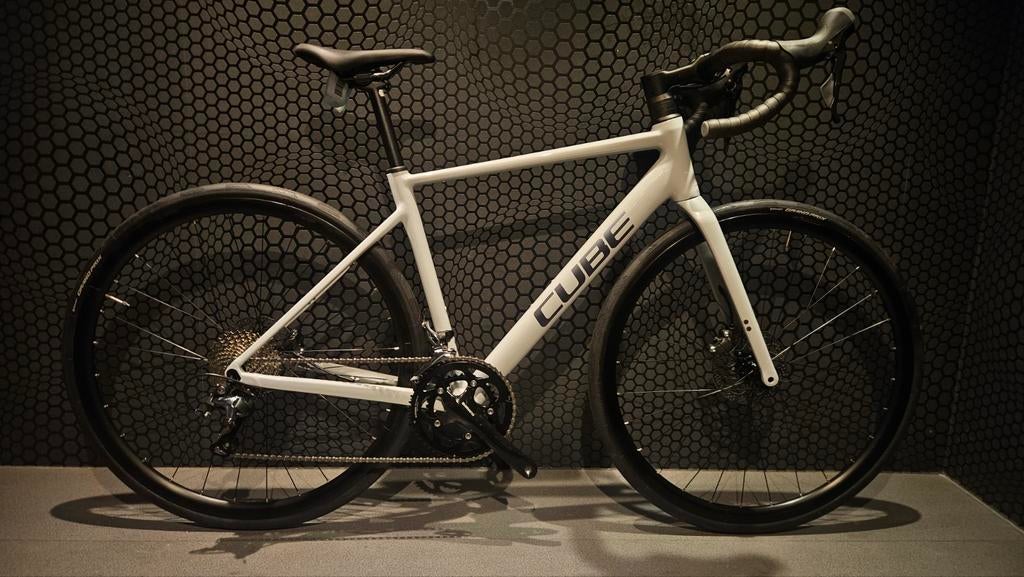 Cube Attain Race 53cm €1145
‍️alu frame & carbon voorvork, Fietsen en Brommers, Ophalen, Cube, Nieuw, Jacky.sport@telenet.be