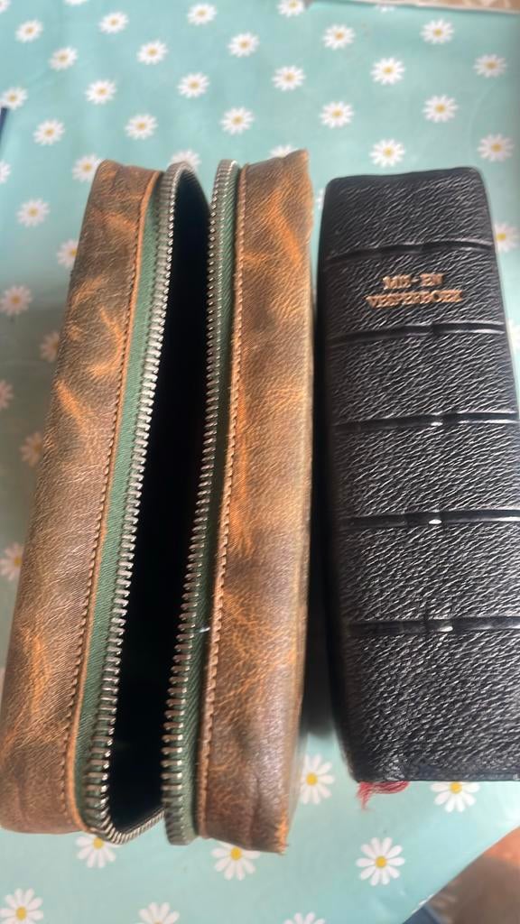 Mis- en vesperboek Latijnsch- Nederlandsch, Enlèvement ou Envoi, Utilisé, Christianisme | Catholique