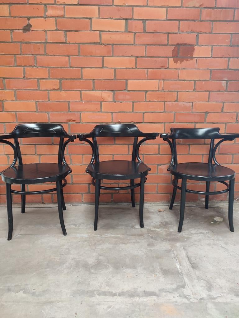 3 Beuken geschilderde stoelen met armleuningen, Ophalen