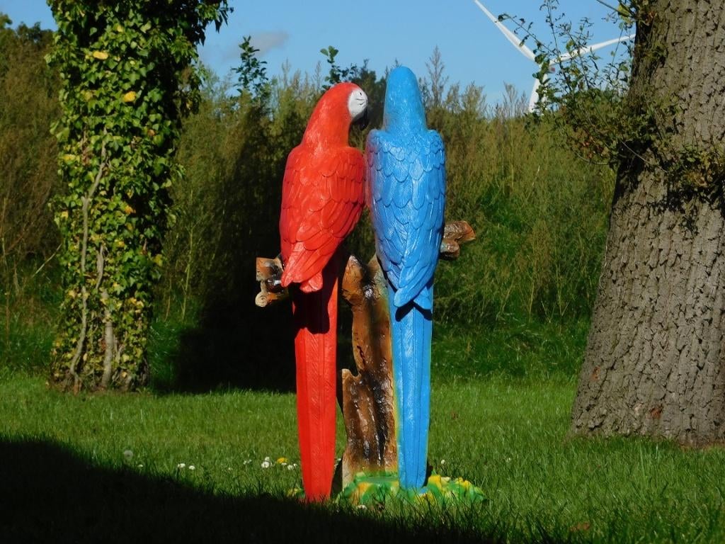 Beeld Papegaaien op Boomstronk - Polystone - Vol in Kleur, Ophalen of Verzenden, Kunststof, Dierenbeeld