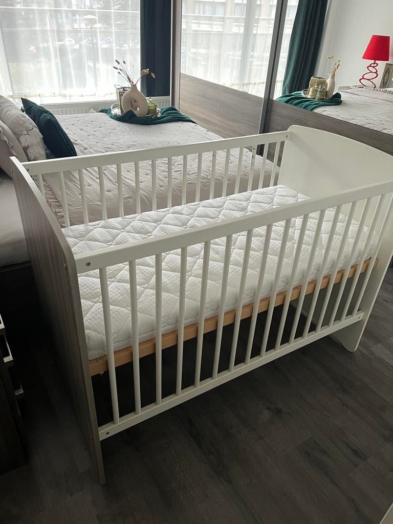 Lit bébé enfants avec matelas. Bon état., Enlèvement, Comme neuf, Lit