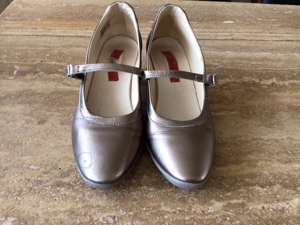 Goudkleurige pumps Oliver Strelli maat 42, Enlèvement, Comme neuf, Escarpins