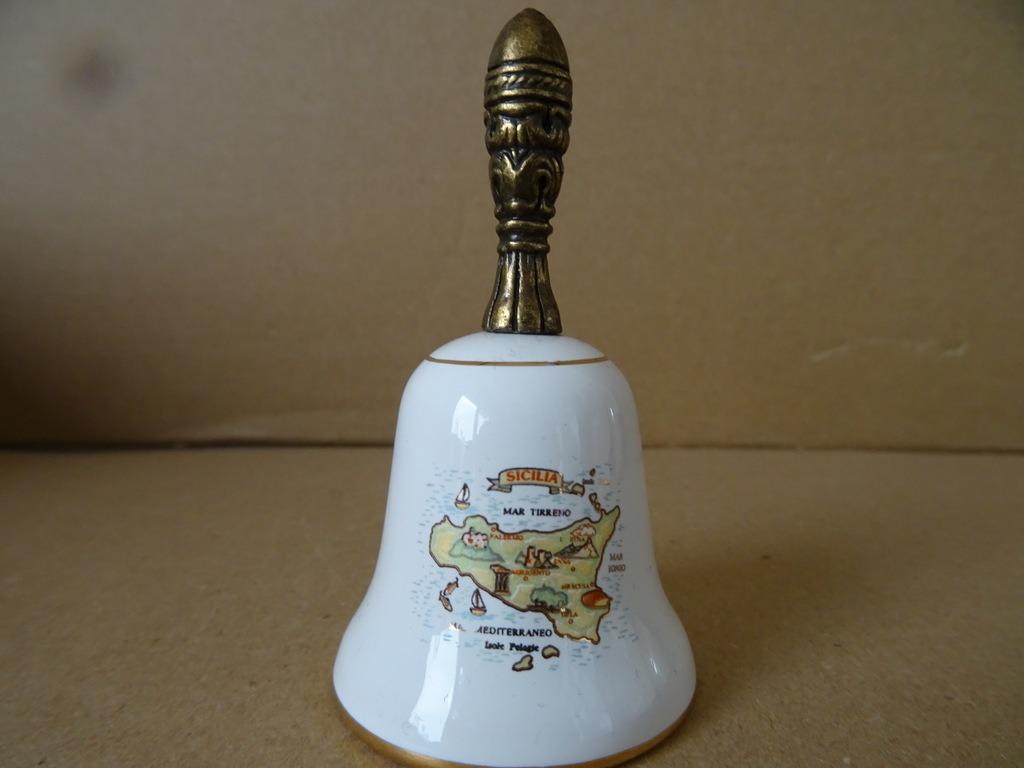 Curiosa tafelbel Sicilia Sicilië aardewerk of porselein 8cm, Ophalen of Verzenden