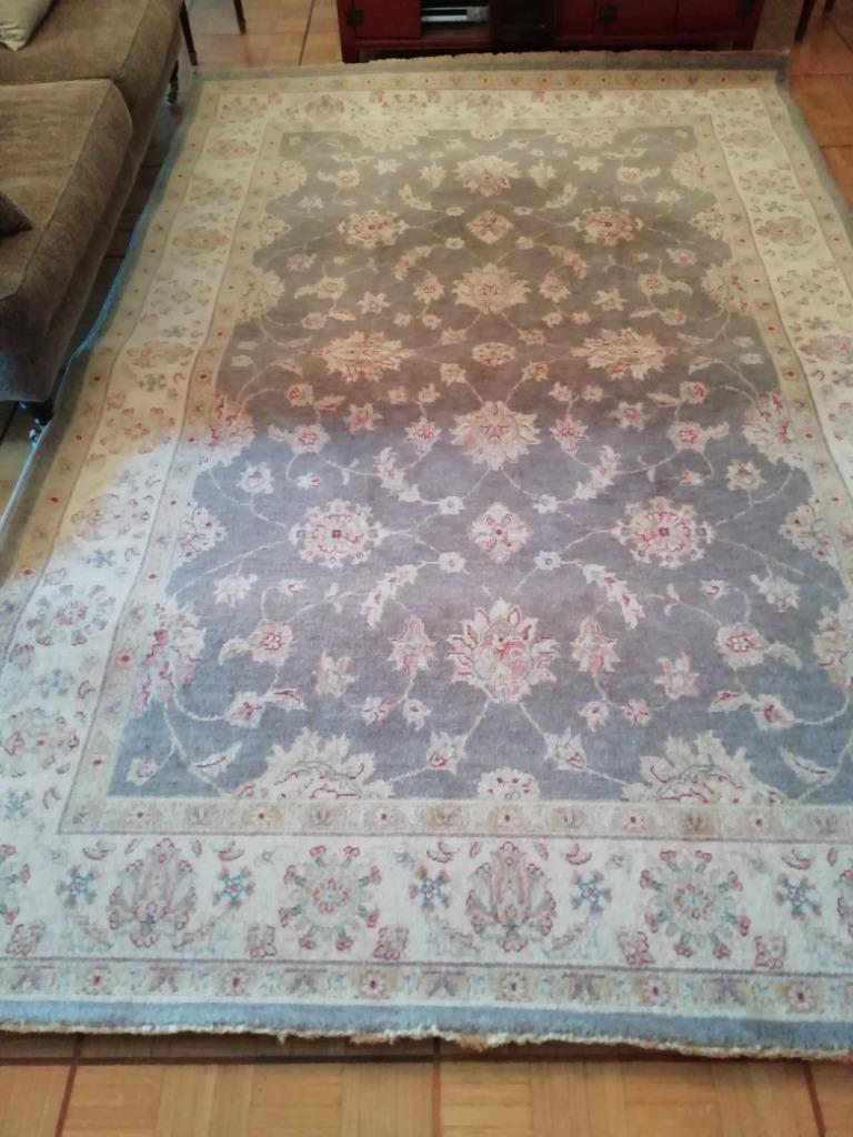 Tapis en laine grand, Enlèvement
