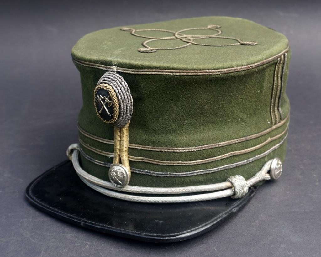 GEZOCHT. Belgische brandweer Shako's en Kepies voor 1940., Ophalen of Verzenden, Overige soorten, Helm of Baret