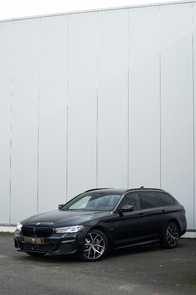 BMW 530 eXAS Touring PHEV VATCAR/NAPPA/PANO/FULLSPEC, Auto's, 1935 kg, 4 cilinders, 2000 kg, Zwart