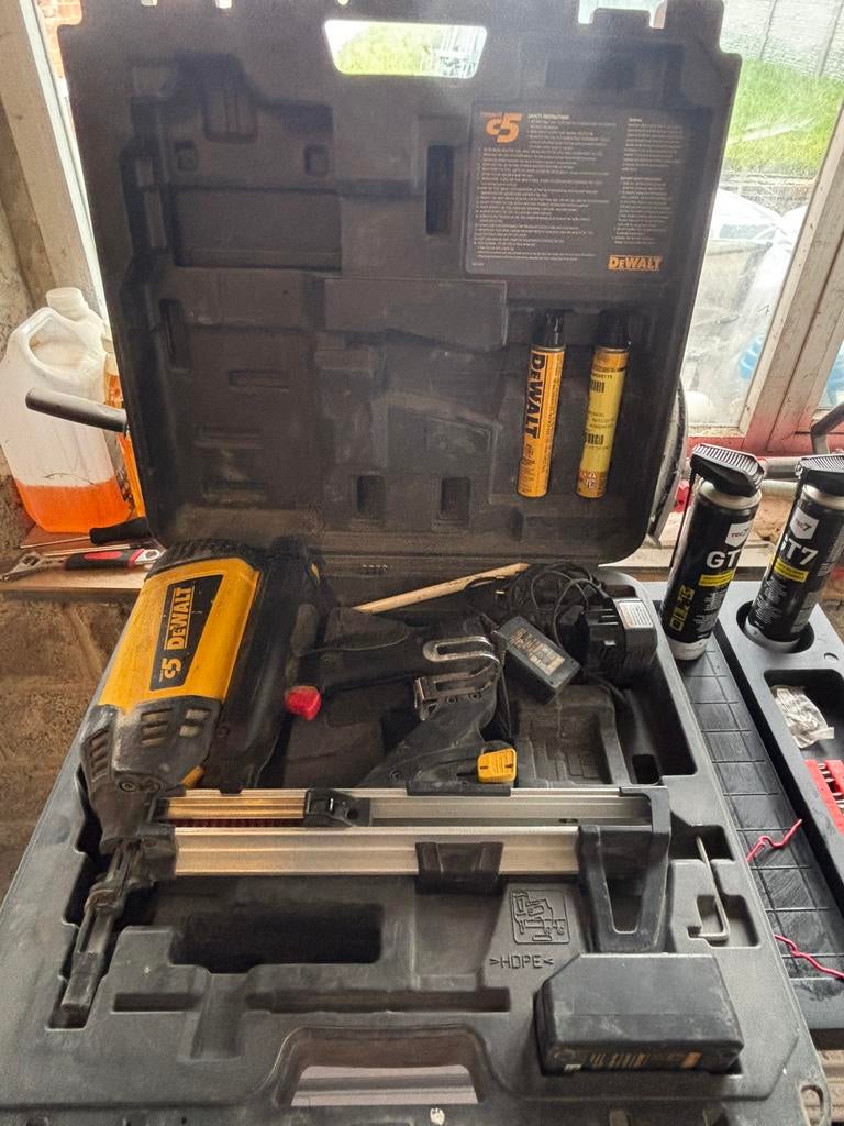 Cloueur a beton Dewalt C5, Enlèvement, Utilisé
