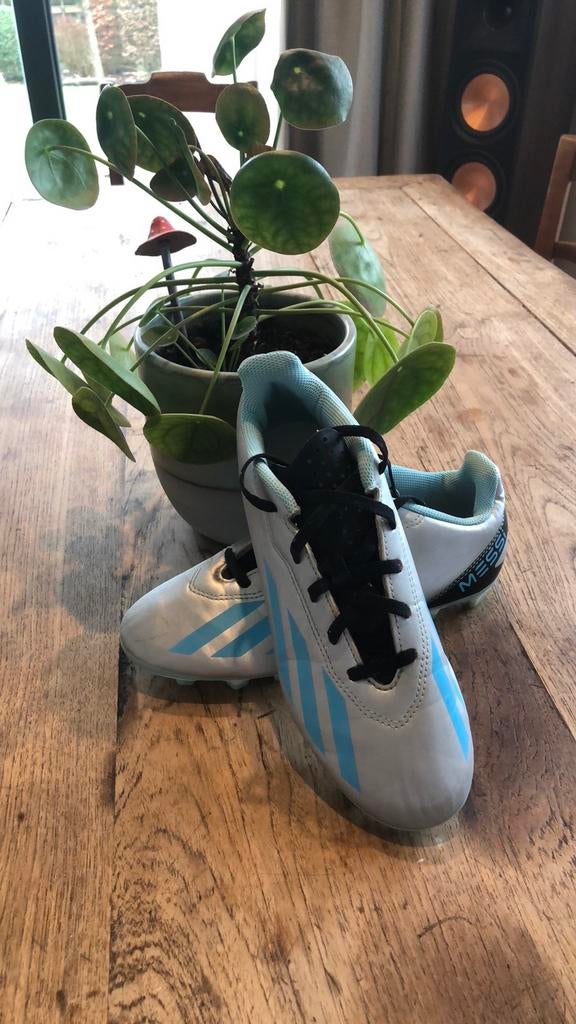 Voetbalschoenen/Adidas/Messi, Sport en Fitness, Voetbal, Gebruikt, Schoenen, Ophalen of Verzenden, Maat S