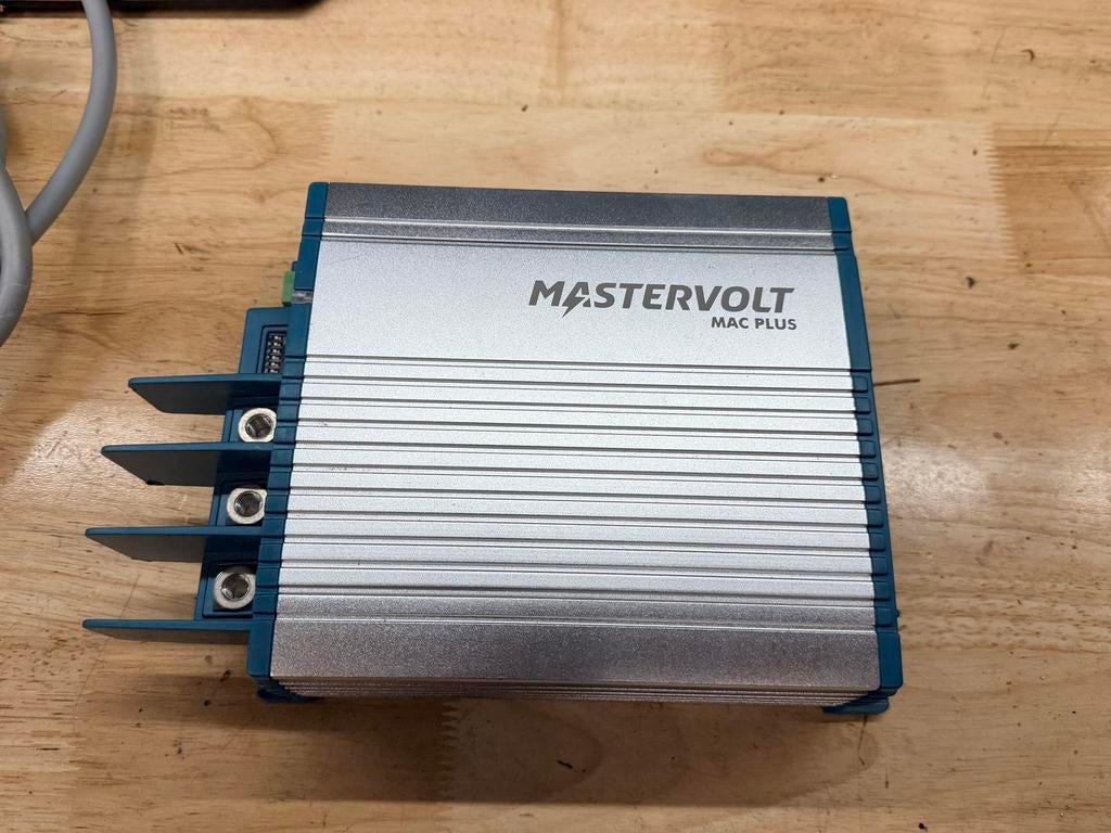 Mastervolt batterijoplader/omvormer voor camionetten, Entreprise, Achat