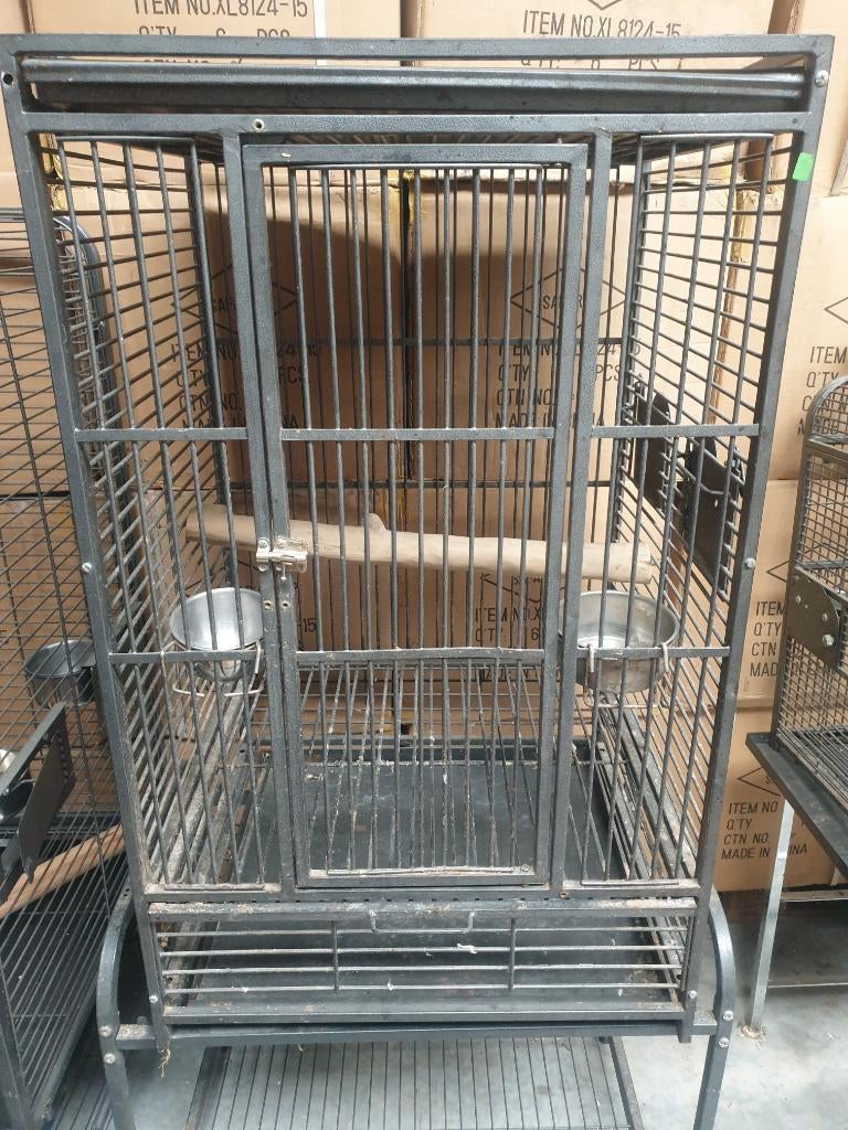 te koop papegaaien kooien  2 modellen, Dieren en Toebehoren, Ophalen, Zo goed als nieuw, Metaal, Vogelkooi