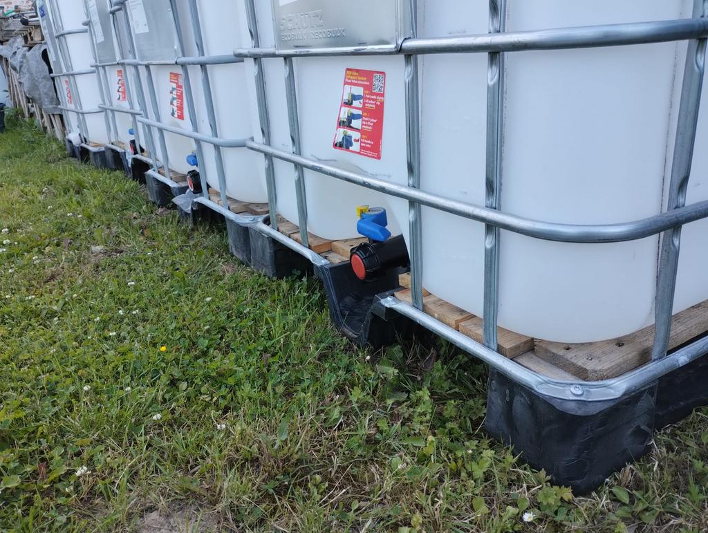 1000l IBC vaten op kunstofpallet. Prijs per stuk!, 150 litres ou plus, Comme neuf, Synthétique, Enlèvement