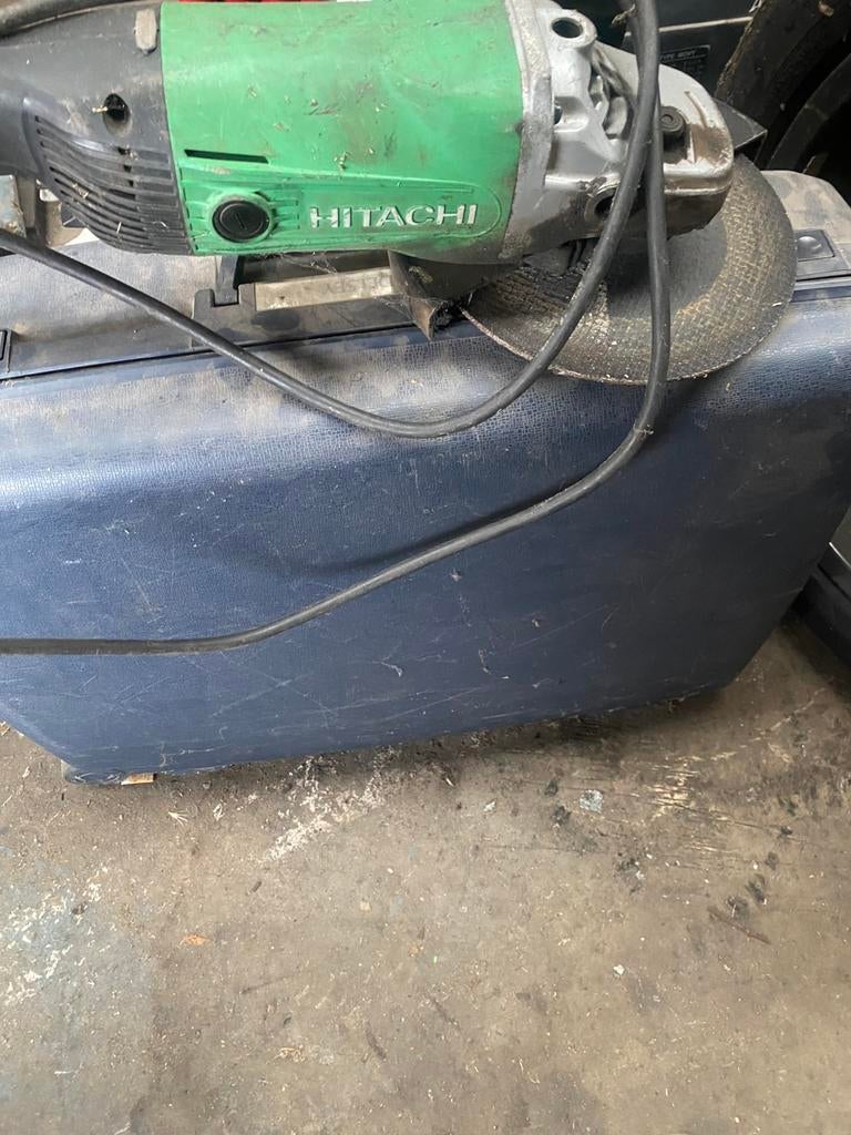 Disqueuse Hitachi, Enlèvement, Utilisé