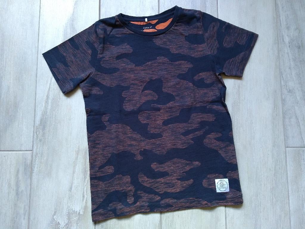 ★ M122/128 - T-Shirt 'name it' legermotief - GERESERVEERD, Enfants & Bébés, Vêtements enfant | Taille 122, Garçon, Enlèvement ou Envoi