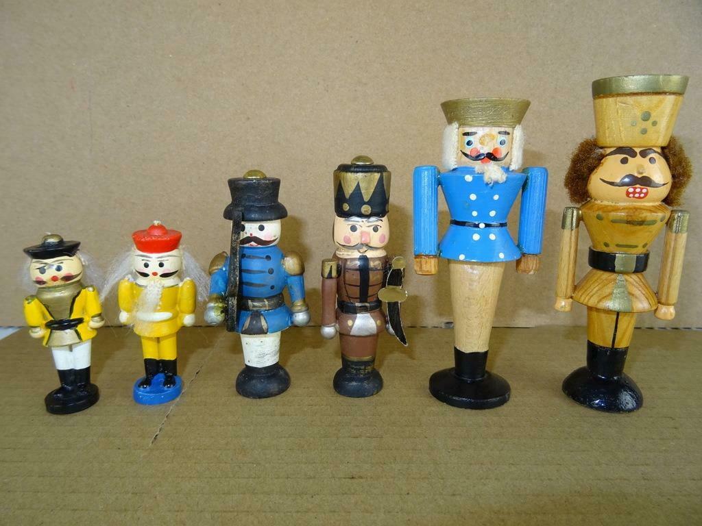 Kerstbeeldjes vintage houten miniatuur kerstbeeld Volkskunst, Ophalen of Verzenden, Zo goed als nieuw