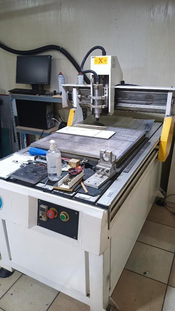 cnc frees machiene, Ophalen, Gebruikt
