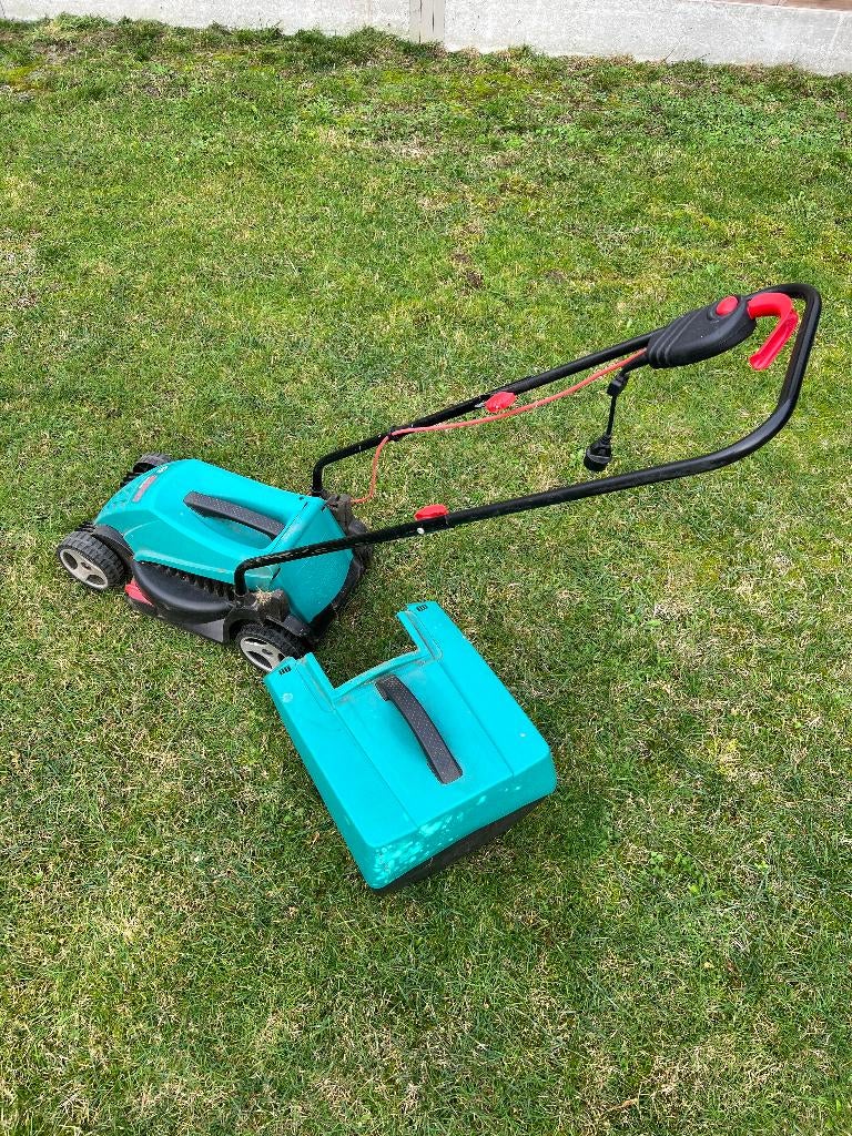 Elektrische (bedrade) grasmaaier BOSCH, Tuin en Terras, Grasmaaiers, Ophalen, Gebruikt, Elektrische grasmaaier, Opvangbak