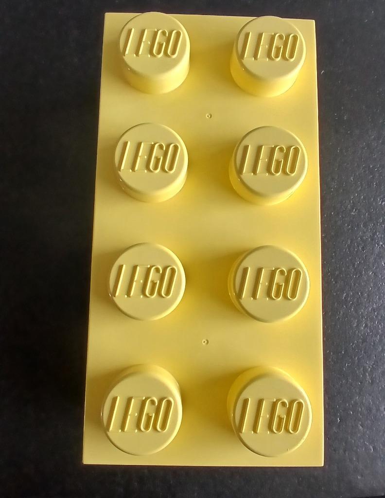 Lego opbergbox lichtgeel, Kinderen en Baby's, Speelgoed | Duplo en Lego, Ophalen of Verzenden, Zo goed als nieuw, Complete set