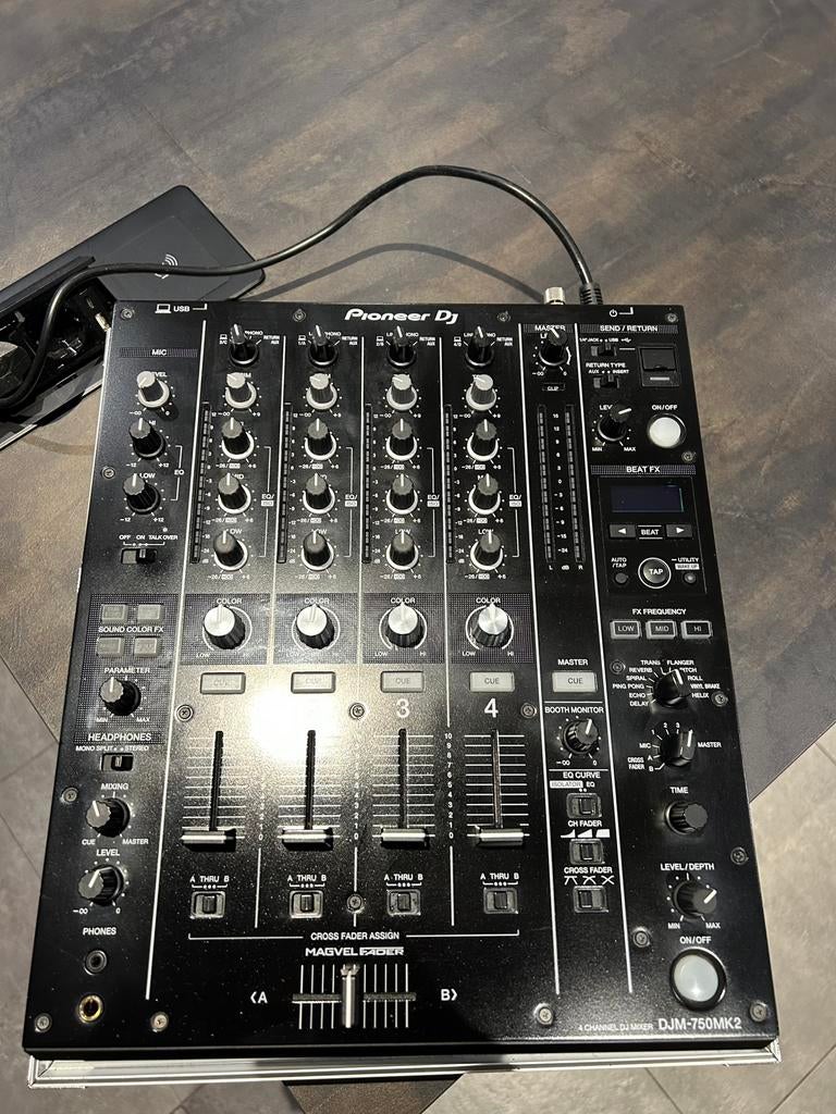 Table de mixage djm 750mk2 pioneer meegpannel Dj pro, Enlèvement, Comme neuf