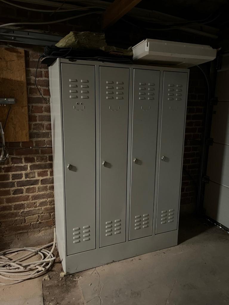 Locker, Enlèvement, Comme neuf