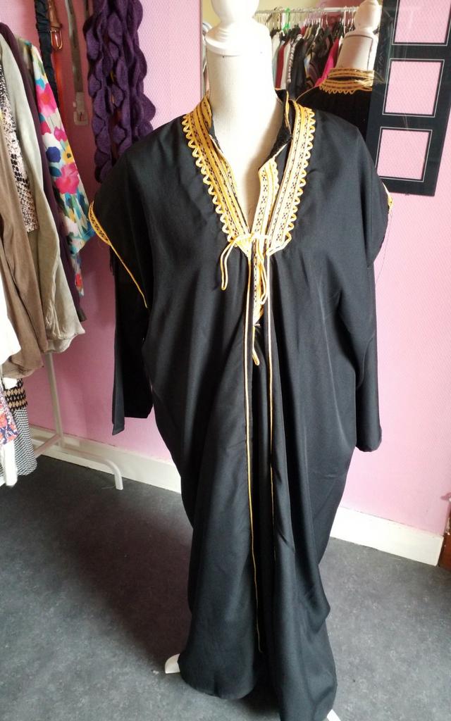 Djellaba avec accessoires, Enlèvement ou Envoi, Comme neuf, Costume ou Robe