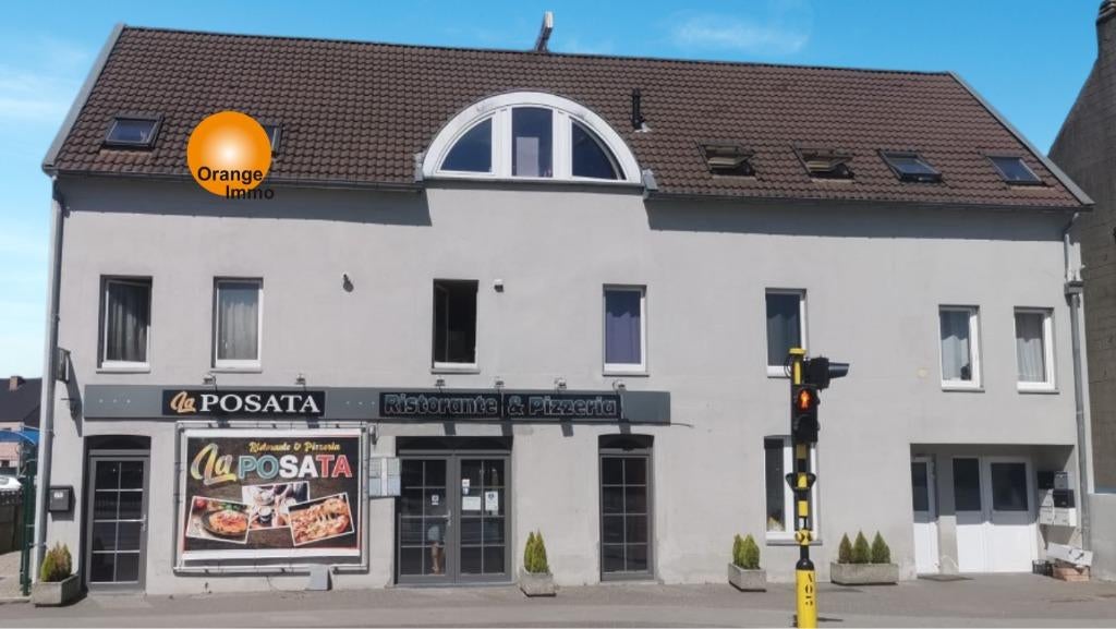 Commercieel gebouw met handelspand en 6 appt. te koop, Habitation avec espace professionnel, Maasmechelen, 1000 à 1500 m²