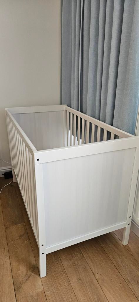Babybed Ikea, Kinderen en Baby's, Kinderkamer | Complete kinderkamers, Ophalen, Zo goed als nieuw
