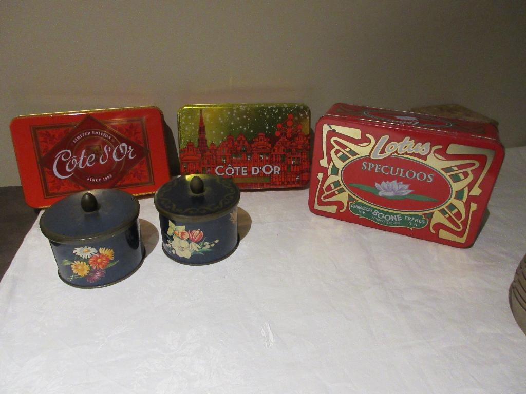 Collection de boîtes en fer Côte d'Or et Lotus Speculoos, Enlèvement
