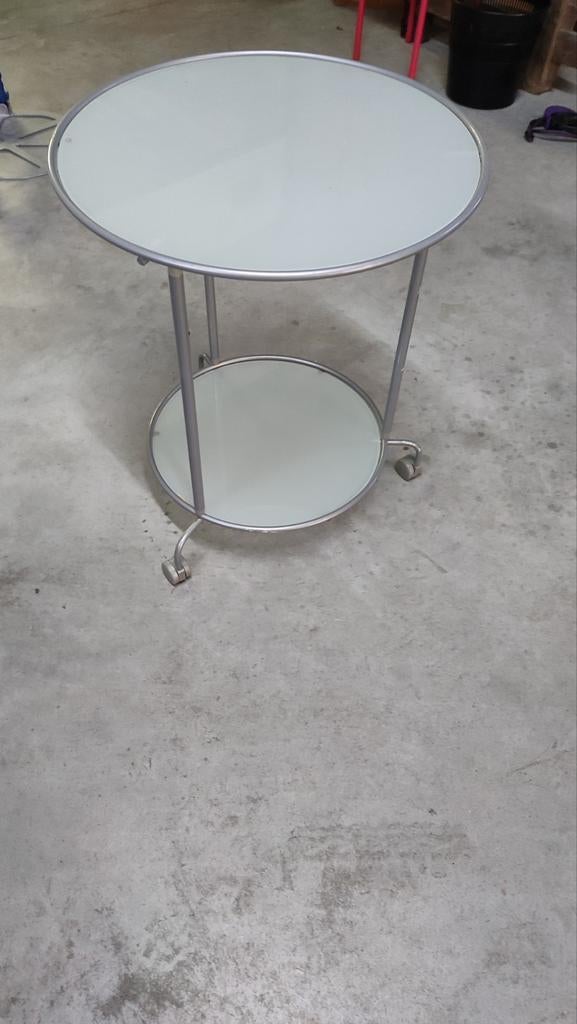 Metalen tafel van glas en aluminium met wielen, Ophalen, Zo goed als nieuw, Glas