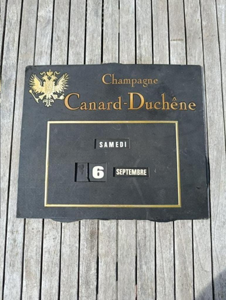 Calendrier publicitaire pour le champagne, Enlèvement, Calendrier annuel, Utilisé