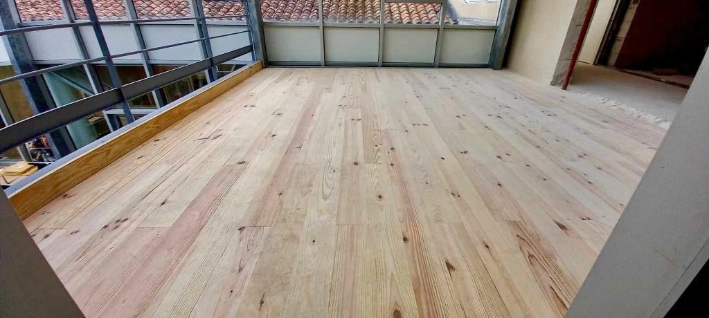 150M2 GRENEN VLOERDELEN, RONDOM MESSING EN GROEF 195MM BREED, Overige materialen, Ophalen of Verzenden, Overige vormen, Binnen