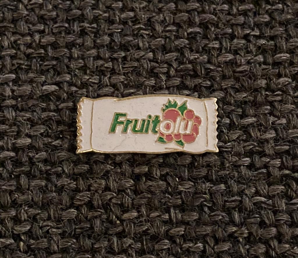 PIN - LU - FRUITOLU - BISCUIT - KOEKJES, Envoi, Utilisé, Marque, Insigne ou Pin's