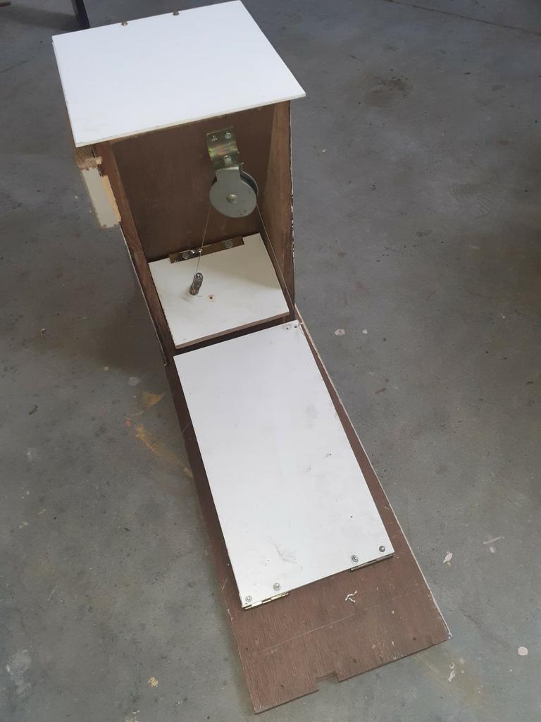 Eetbak voor pluimvee, Ophalen, Zo goed als nieuw