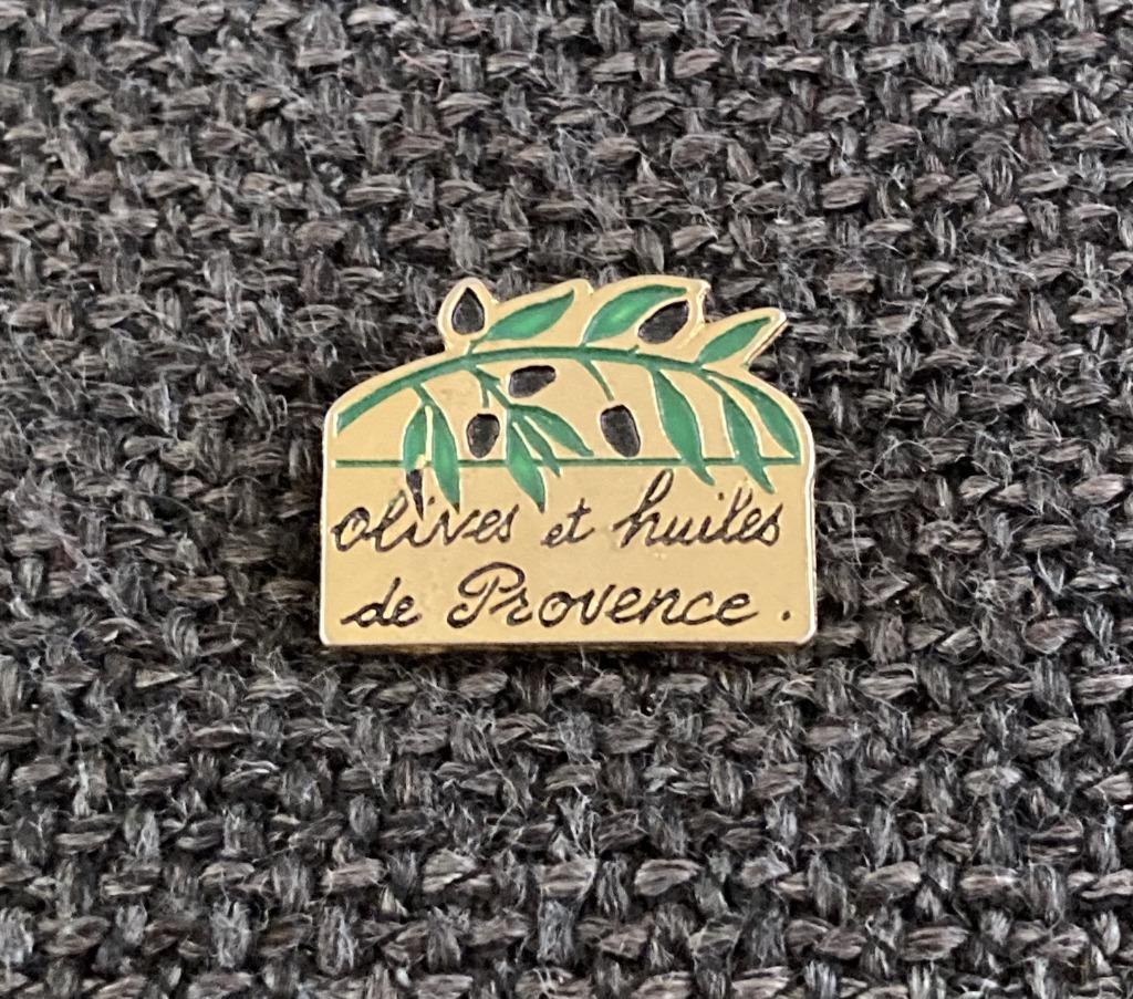 PIN - OLIVES ET HUILES DE PROVENCE - FRANCE - FRANKRIJK, Verzenden, Gebruikt, Stad of Land, Speldje of Pin