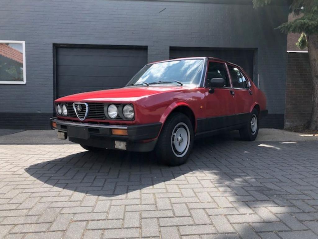 Alfa Romeo Alfetta 2.0 Quadrifoglio Oro, mooi!, inruil mog., Auto's, Oldtimers, Bedrijf, Grijs, 2000 cc, 130 kW