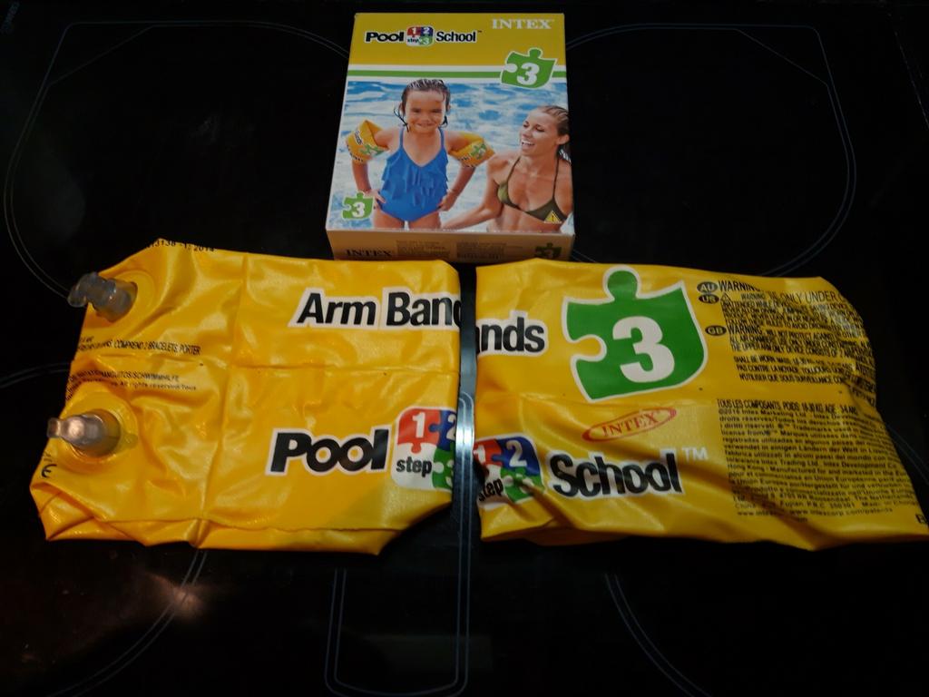 Intex step 3 pool school zwembandjes, 18-30 kg, 3-6 jaar, Jongen of Meisje, Overige maten, Ophalen of Verzenden, Zo goed als nieuw