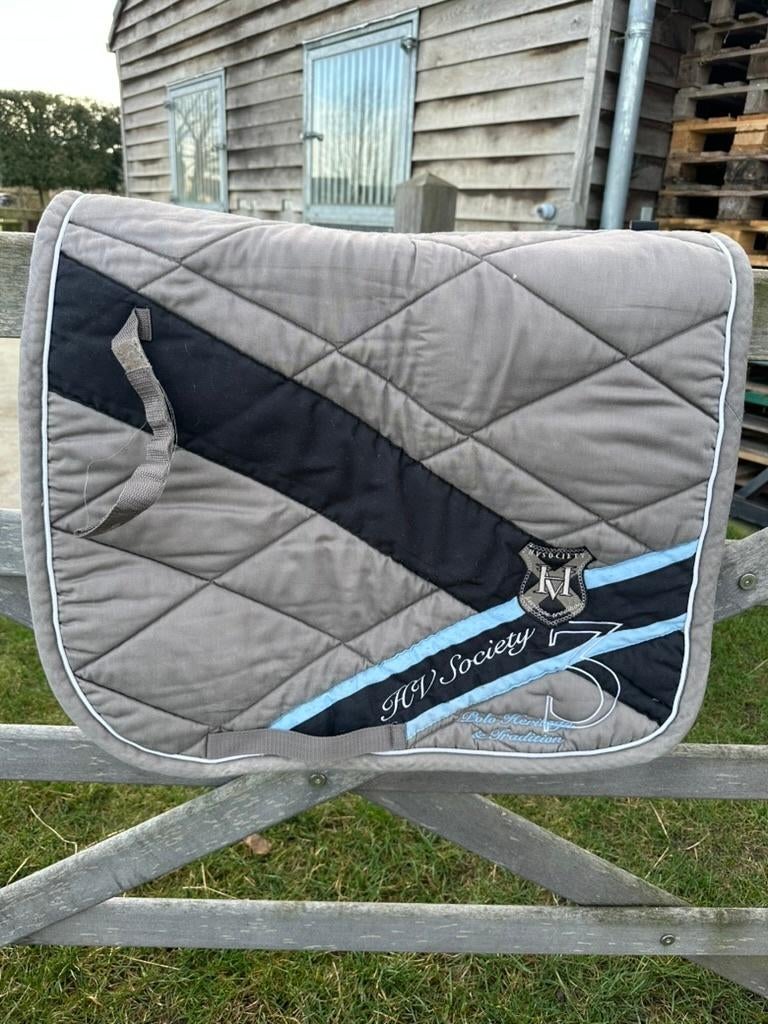 2 tapis de selle de dressage - marque HV Polo, Enlèvement ou Envoi, Comme neuf