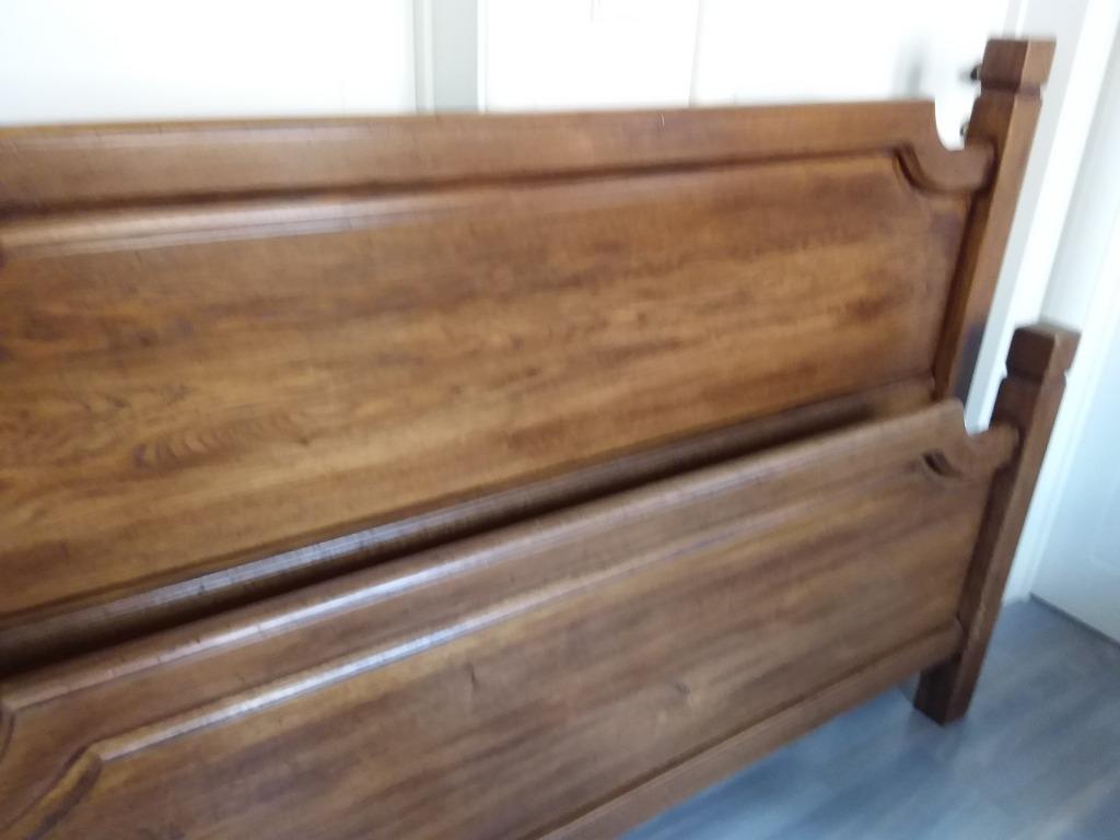 STIJLVOL  MASSIEF  EIKEN  BEDKADER, Tweepersoons, Zo goed als nieuw, 200 cm, 160 cm