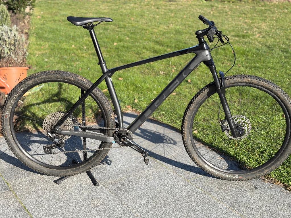 Trek Procaliber 9.5 Carbon MTB XL 2022 Lithium Grey/Black, Vélos & Vélomoteurs, Vélos | Hommes | Vélos de sport & Vélo de randonnée