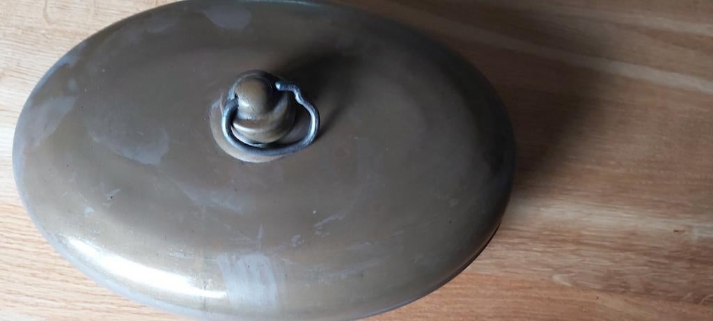 Antieke koperen warmwater kruik, Enlèvement