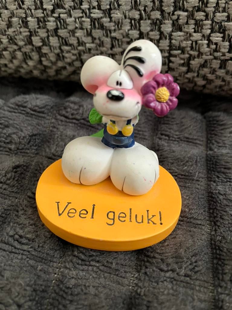 Beeldje in steen 4,5 cm hoog diddl met bloem “veel geluk”, Verzamelen, Diddl, Ophalen of Verzenden, Diddl, Zo goed als nieuw
