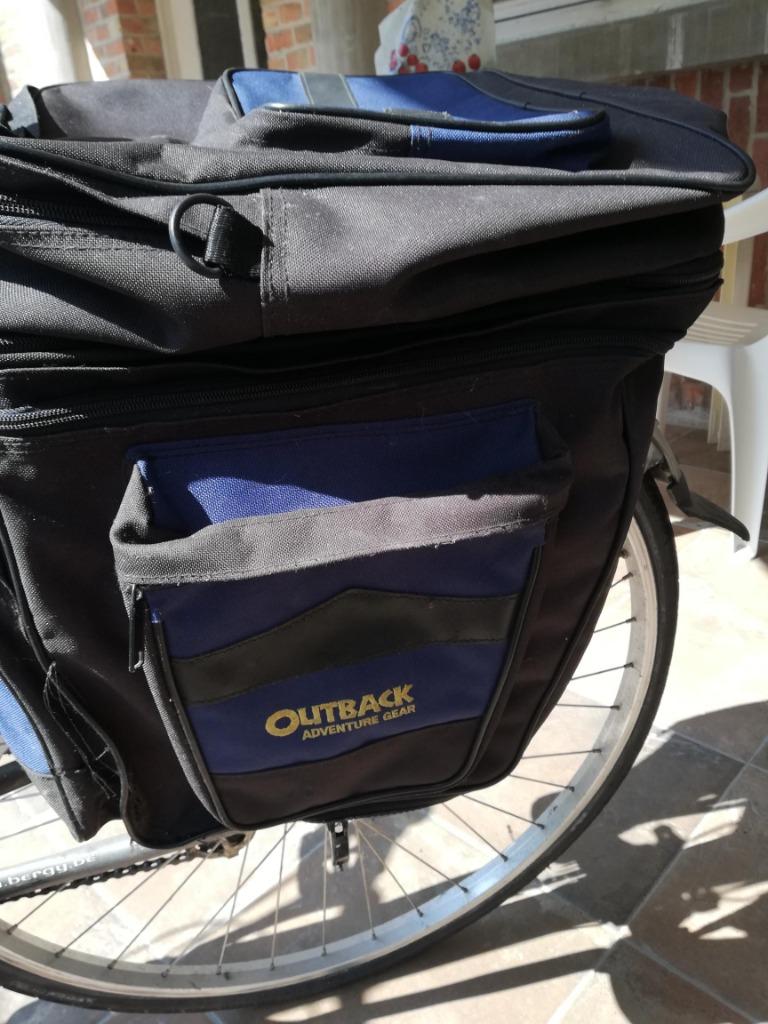 Sac de voyage double pour vélo avec plusieurs poches séparée, Enlèvement, Utilisé, OUTBACK ADVENTURE GEAR