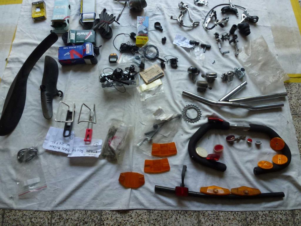 lot pièces vélos  & ancien panier pour vélo+ 1 VTT Cachera, Enlèvement ou Envoi, Utilisé, Panier de vélo