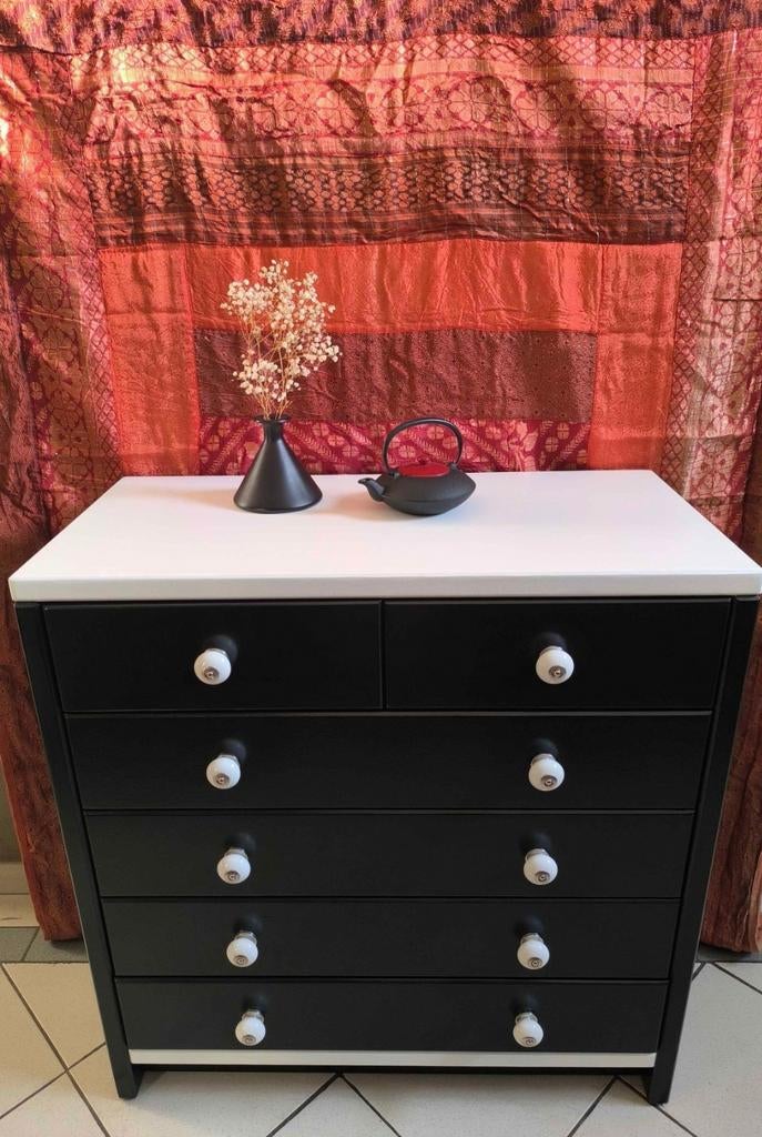 Jolie commode à tiroirs, Ophalen
