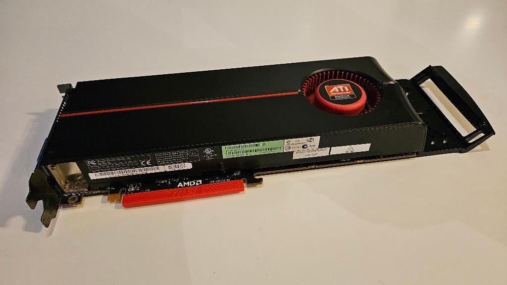 ATI Radeon HD 5870 – 1GB – PCI-Express x16, Informatique & Logiciels, Cartes vidéo, Utilisé, AMD, PCI, GDDR, HDMI, DisplayPort