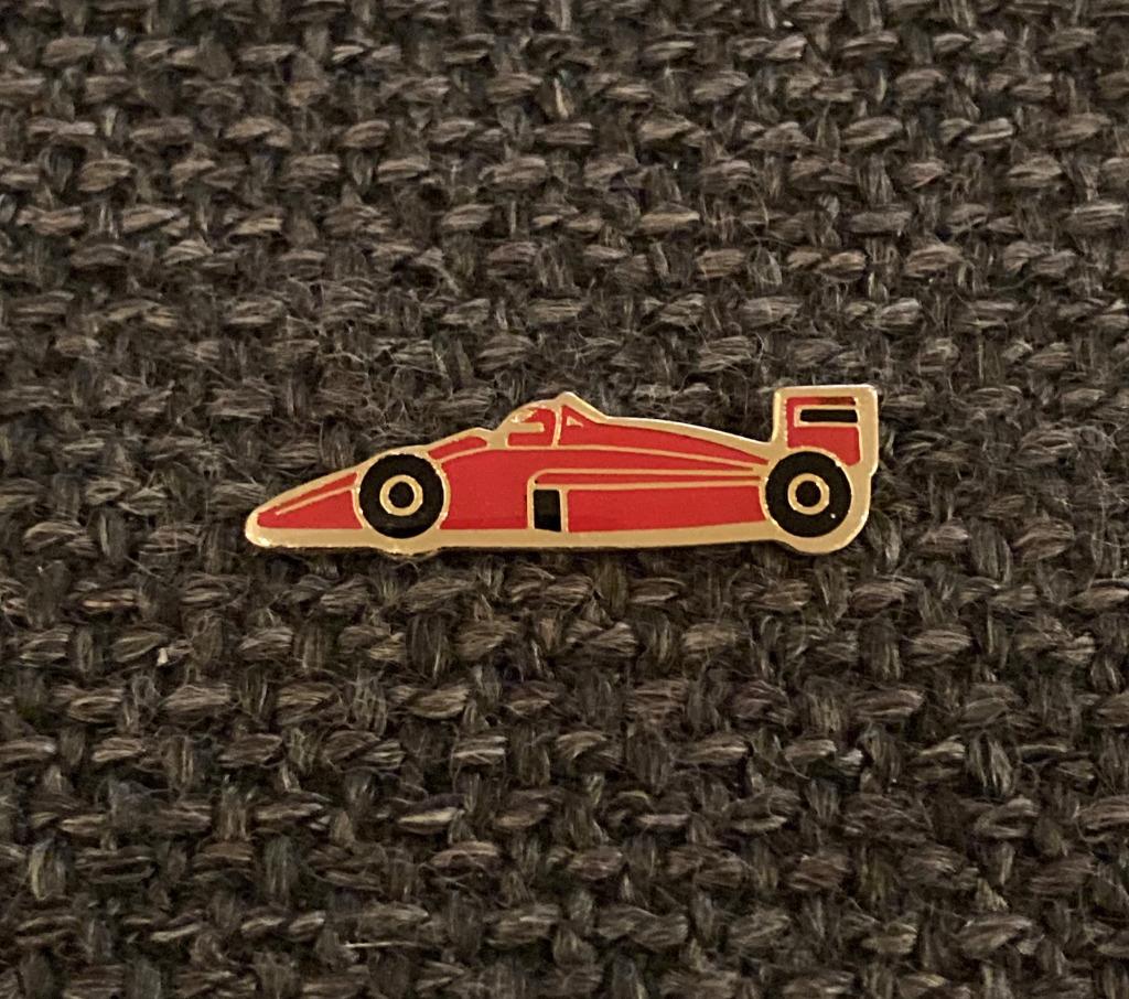 PIN - FORMULE 1 - F1 - RACING CAR - SPORTWAGEN - VOITURE, Envoi, Utilisé, Sport, Insigne ou Pin's