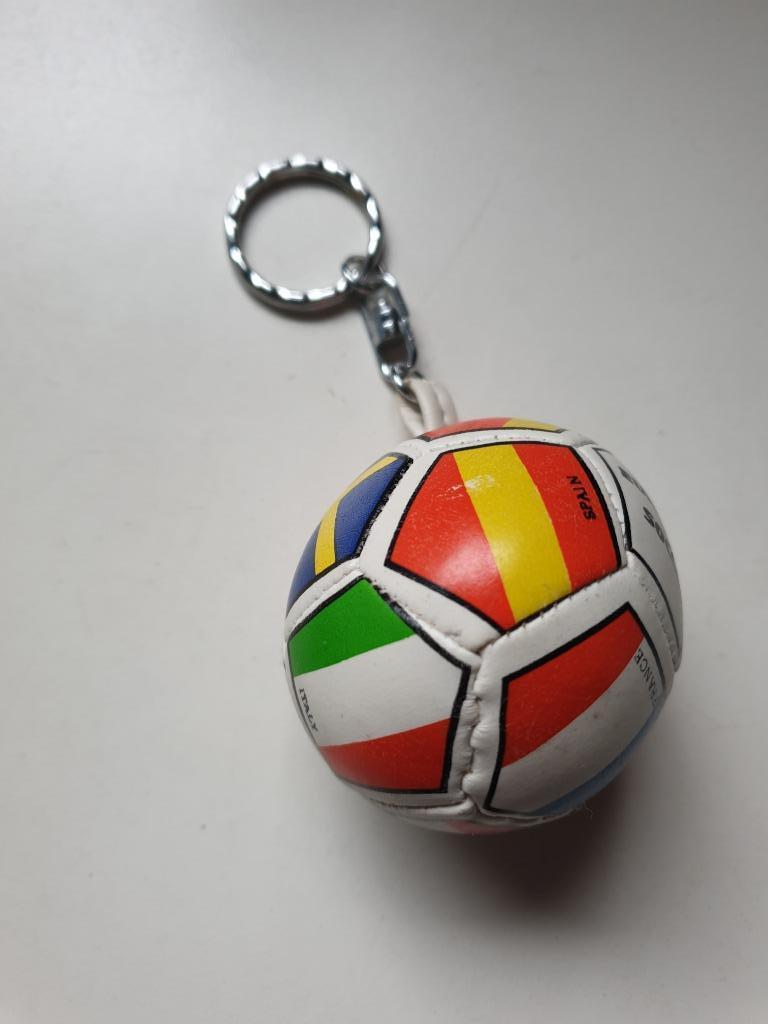 sleutelhanger mini zachte voetbal European Soccer +- 6cm, Ophalen of Verzenden, Gebruikt, Sport